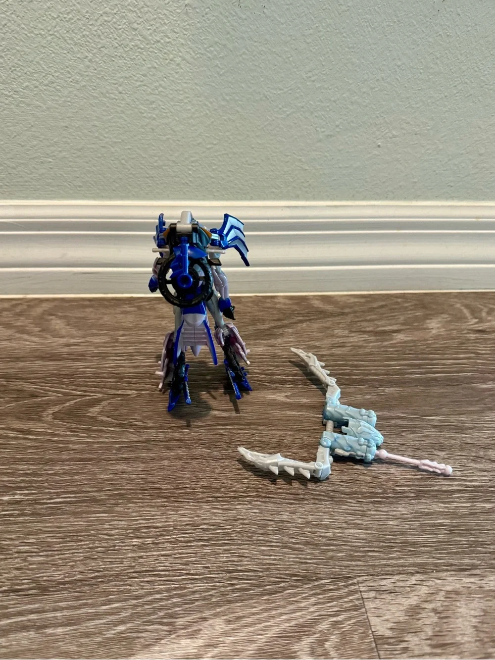 Transformers Prime Beast Hunters Deluxe Class Arcee action figure